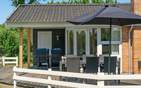Kajana - 400M from the Sea: Blauw, Struik, Verblijf, Groundcover, Tuin, Landgoed, Schaduw, Landscaping, Boerderij, Eco Hotel