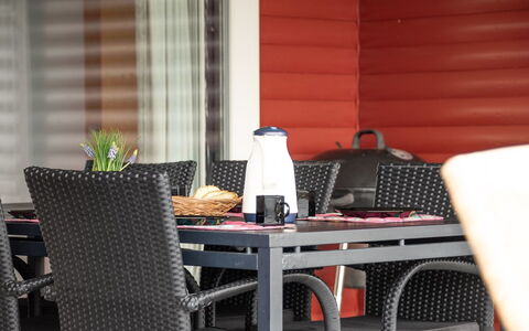 Miriam - 300M from the Sea: Dak, Huis, Land Lot, Huis, Verblijf, Landgoed, Garden Gebouwen, Schaduw, Blokhut, Landscaping