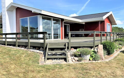 Miriam - 300M from the Sea: Dak, Huis, Land Lot, Huis, Verblijf, Landgoed, Garden Gebouwen, Schaduw, Blokhut, Landscaping
