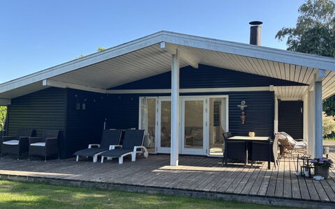Aksa - 400M from the Sea: Flooring, Muur, Verdieping, Interieur Ontwerp, Hout, Plafond, Houten Vloer, Verlichting, Meubilair, Laminaatvloer