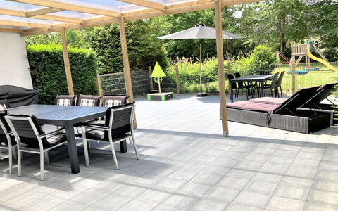 Thrugels - 200M from the Sea: Meubilair, Flooring, Buitenmeubels, Verdieping, Buitentafel, Samengesteld Materiaal, Bloempot, Stoel, Schaduw, Tuin