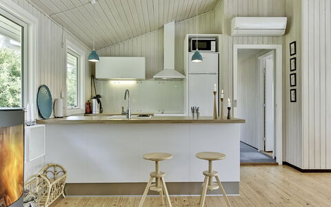 Giertrud - 500M from the Sea: Flooring, Interieur Ontwerp, Hout, Plafond, Verdieping, Lichte Inrichting, Keuken, Houten Vloer, Huis, Huishoudapparatuur