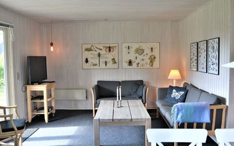 Kustaa - 1Km from the Sea: Meubilair, Flooring, Interieur Ontwerp, Hout, Verdieping, Tafel, Plafond, Stoel, Kamer, Woonkamer