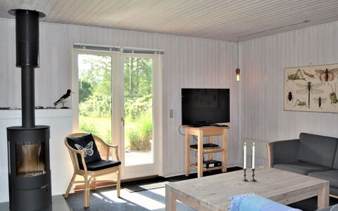 Kustaa - 1Km from the Sea: Hout, Flooring, Meubilair, Verdieping, Houten Vloer, Interieur Ontwerp, Huis, Stoel, Woonkamer, Hardwood