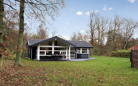 Riaan - 200M from the Sea: Dak, Huis, Verblijf, Huis, Landgoed, Siding, Garden Gebouwen, Werf, Gazon, Schuur