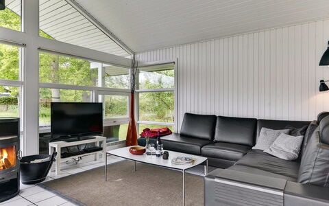 Riaan - 200M from the Sea: Meubilair, Interieur Ontwerp, Flooring, Hout, Verdieping, Plafond, Houten Vloer, Stoel, Tafel, Verlichting