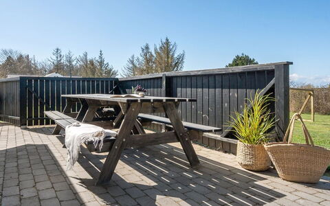 Faina - 100M from the Sea: Dak, Huis, Huis, Verblijf, Deur, Siding, Dek, Veranda, Plank, Hardwood