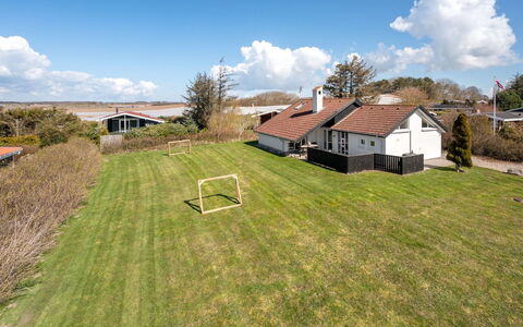 Faina - 100M from the Sea: Dak, Huis, Huis, Verblijf, Deur, Siding, Dek, Veranda, Plank, Hardwood