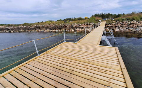 Faina - 100M from the Sea: Dak, Huis, Huis, Verblijf, Deur, Siding, Dek, Veranda, Plank, Hardwood