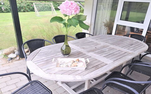 Faina - 100M from the Sea: Dak, Huis, Huis, Verblijf, Deur, Siding, Dek, Veranda, Plank, Hardwood