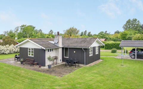 Jaike - 350M from the Sea: Meubilair, Interieur Ontwerp, Flooring, Hout, Verdieping, Plafond, Houten Vloer, Stoel, Tafel, Verlichting