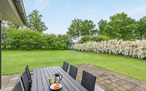 Jaike - 350M from the Sea: Meubilair, Interieur Ontwerp, Flooring, Hout, Verdieping, Plafond, Houten Vloer, Stoel, Tafel, Verlichting