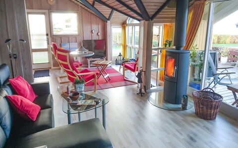 Sporgh - 100M from the Sea: Hout, Meubilair, Interieur Ontwerp, Flooring, Verdieping, Stoel, Plafond, Houten Vloer, Woonkamer, Hardwood