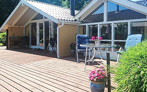 Sporgh - 100M from the Sea: Hout, Huis, Schaduw, Deur, Verblijf, Buitenmeubels, Dek, Veranda, Hardwood, Stoel