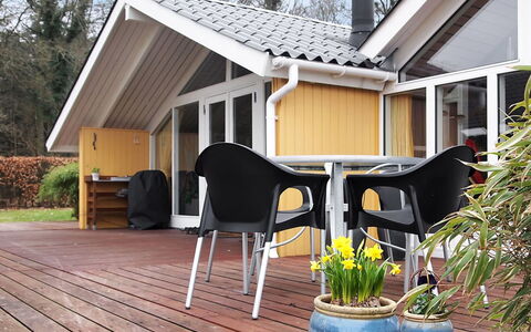 Sporgh - 100M from the Sea: Hout, Buitenmeubels, Meubilair, Veranda, Stoel, Huis, Schaduw, Beits, Hardwood, Dek