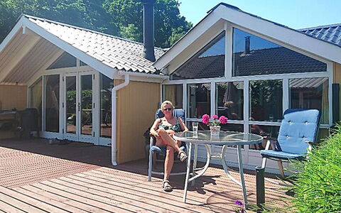 Sporgh - 100M from the Sea: Huis, Schaduw, Verblijf, Deur, Buitenmeubels, Landgoed, Vrije Tijd, Veranda, Siding, Werf