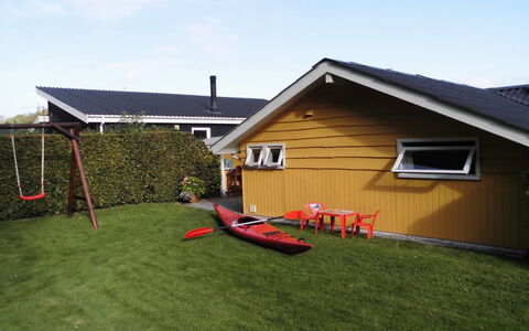 Sporgh - 100M from the Sea: Huis, Dak, Siding, Huis, Verblijf, Gazon, Tuin, Werf, Backyard, Garden Gebouwen