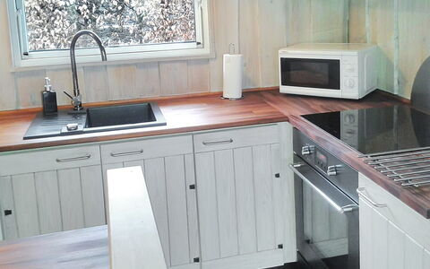 Sporgh - 100M from the Sea: Flooring, Keuken, Toestel Van De Keuken, Hout, Countertop, Cabinetry, Meubilair, Gootsteen, Verdieping, Interieur Ontwerp