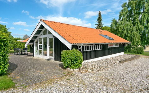 Dea - 850M from the Sea: Woongebied, Dak, Voorstad, Oprit, Landgoed, Schoorsteen