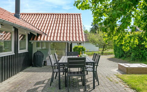 Dea - 850M from the Sea: Woongebied, Dak, Voorstad, Oprit, Landgoed, Schoorsteen