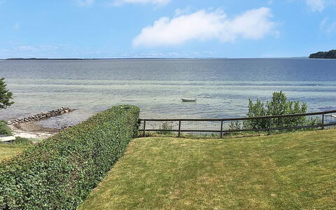 Reinhard - 50M from the Sea: Meubilair, Interieur Ontwerp, Flooring, Hout, Verdieping, Plafond, Houten Vloer, Stoel, Tafel, Verlichting