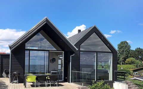 Reinhard - 50M from the Sea: Meubilair, Interieur Ontwerp, Flooring, Hout, Verdieping, Plafond, Houten Vloer, Stoel, Tafel, Verlichting