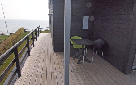 Reinhard - 50M from the Sea: Hout, Verdieping, Samengesteld Materiaal, Dek, Hardwood, Plank, Balkon, Houten Vloer, Beits, Leuning