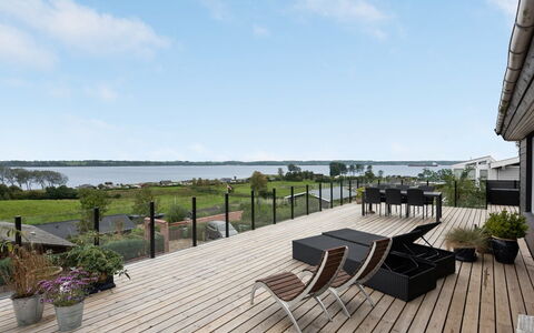 Karli - 330M to the Fjord: Hout, Dak, Architectuur, Huis, Huis, Verblijf, Siding, Hardwood, Helling, Landgoed