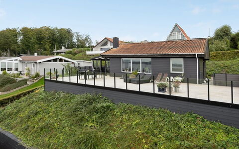 Karli - 330M to the Fjord: Hout, Dak, Architectuur, Huis, Huis, Verblijf, Siding, Hardwood, Helling, Landgoed
