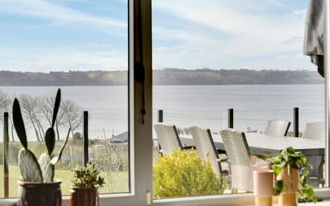 Karli - 330M to the Fjord: Hout, Dak, Architectuur, Huis, Huis, Verblijf, Siding, Hardwood, Helling, Landgoed