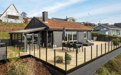 Karli - 330M to the Fjord: Hout, Dak, Architectuur, Huis, Huis, Verblijf, Siding, Hardwood, Helling, Landgoed