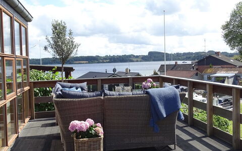 Veselin - 100M from the Sea: Hout, Dak, Architectuur, Huis, Huis, Verblijf, Siding, Hardwood, Helling, Landgoed