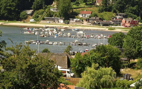 Veselin - 100M from the Sea: Hout, Dak, Architectuur, Huis, Huis, Verblijf, Siding, Hardwood, Helling, Landgoed