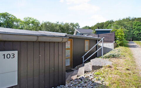 Veselin - 100M from the Sea: Hout, Dak, Architectuur, Huis, Huis, Verblijf, Siding, Hardwood, Helling, Landgoed