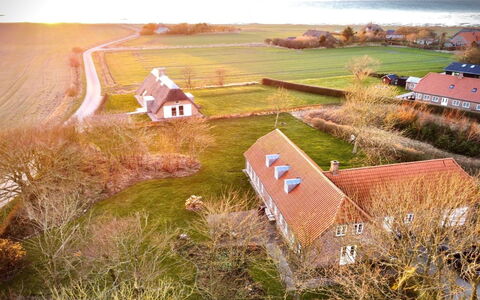 Myra - 18Km from the Sea: Gras, Huis, Dak, Huis, Verblijf, Struik, Land Lot, Landelijk Gebied, Boerderij, Groundcover