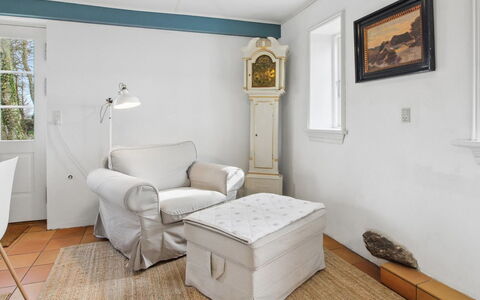 Myra - 18Km from the Sea: Meubilair, Interieur Ontwerp, Flooring, Muur, Verdieping, Plafond, Kamer, Verlichting, Woonkamer, Huis