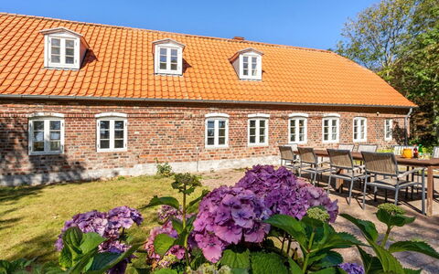 Myra - 18Km from the Sea: Gras, Huis, Dak, Huis, Verblijf, Struik, Land Lot, Landelijk Gebied, Boerderij, Groundcover