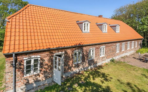 Myra - 18Km from the Sea: Gras, Huis, Dak, Huis, Verblijf, Struik, Land Lot, Landelijk Gebied, Boerderij, Groundcover
