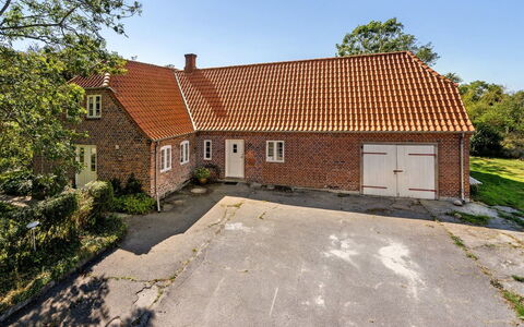 Myra - 18Km from the Sea: Gras, Huis, Dak, Huis, Verblijf, Struik, Land Lot, Landelijk Gebied, Boerderij, Groundcover