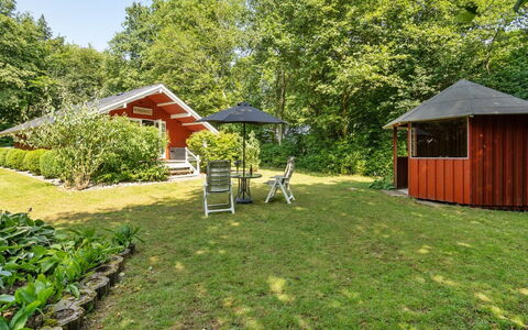 Rentje - 31Km from the Sea: Meubilair, Interieur Ontwerp, Stoel, Flooring, Tafel, Toevlucht, Verdieping, Plafond, Kamer, Eco Hotel