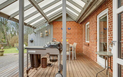 Birita - 20Km from the Sea: Blauw, Struik, Verblijf, Groundcover, Tuin, Landgoed, Schaduw, Landscaping, Boerderij, Eco Hotel