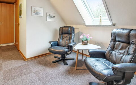Birita - 20Km from the Sea: Blauw, Struik, Verblijf, Groundcover, Tuin, Landgoed, Schaduw, Landscaping, Boerderij, Eco Hotel