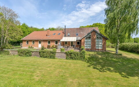 Birita - 20Km from the Sea: Blauw, Struik, Verblijf, Groundcover, Tuin, Landgoed, Schaduw, Landscaping, Boerderij, Eco Hotel