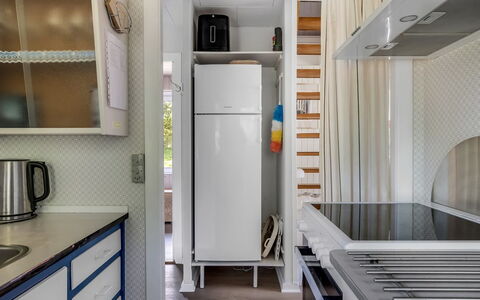 Alflak - 5.2Km from the Sea: Toestel Van De Keuken, Keuken, Major Appliance, Interieur Ontwerp, Hout, Flooring, Countertop, Meubilair, Huishoudapparatuur, Verdieping