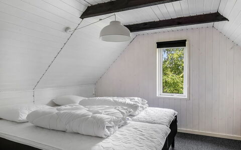 Alflak - 5.2Km from the Sea: Slaapkamer, Hout, Plafond, Bed, Verdieping, Bedding, Laken, Flooring, Interieur Ontwerp, Huis