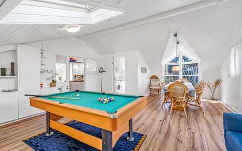 Caya - 450M to the Fjord: Flooring, Interieur Ontwerp, Hout, Verdieping, Trap, Plafond, Beits, Houten Vloer, Hardwood, Leuning