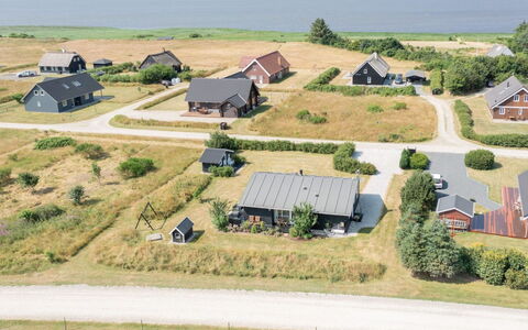 Gudmunda - 200M to the Fjord: Dak, Huis, Huis, Verblijf, Deur, Siding, Dek, Veranda, Plank, Hardwood