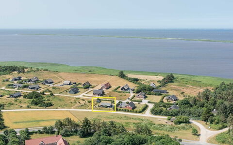 Gudmunda - 200M to the Fjord: Dak, Huis, Huis, Verblijf, Deur, Siding, Dek, Veranda, Plank, Hardwood