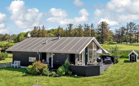 Gudmunda - 200M to the Fjord: Dak, Huis, Huis, Verblijf, Deur, Siding, Dek, Veranda, Plank, Hardwood