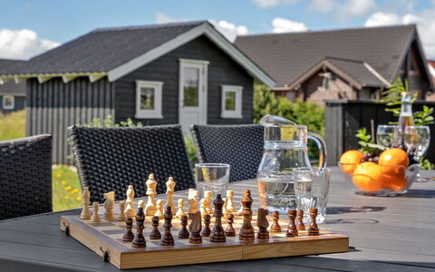 Gudmunda - 200M to the Fjord: Dak, Huis, Huis, Verblijf, Deur, Siding, Dek, Veranda, Plank, Hardwood